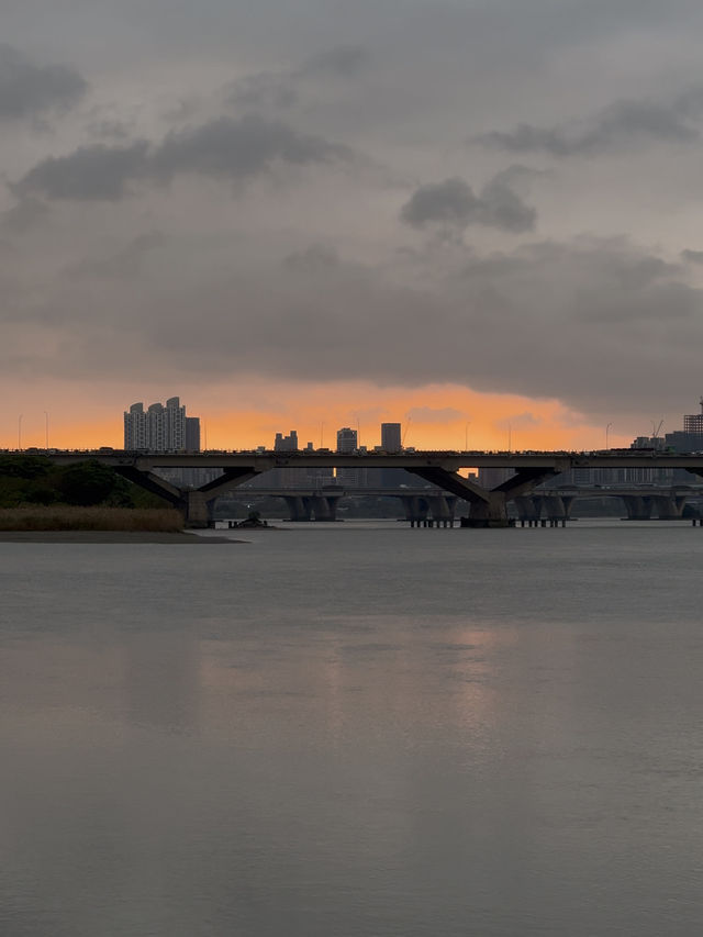 Dadaocheng Wharf: A Riverside Escape with Stunning Sunsets