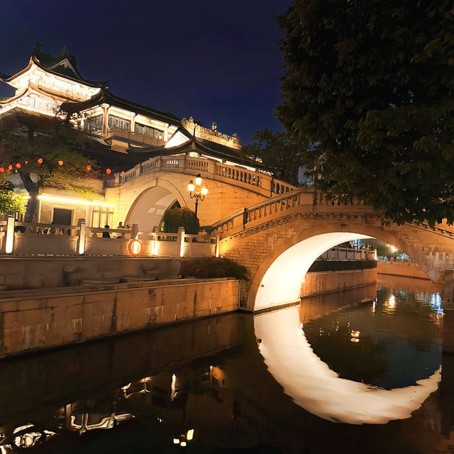 จุดถ่ายรูปสะพานพระจันทร์เสี้ยว YongQingFang