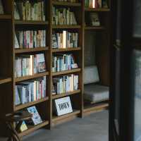 【千葉】地中にある神秘的な図書館