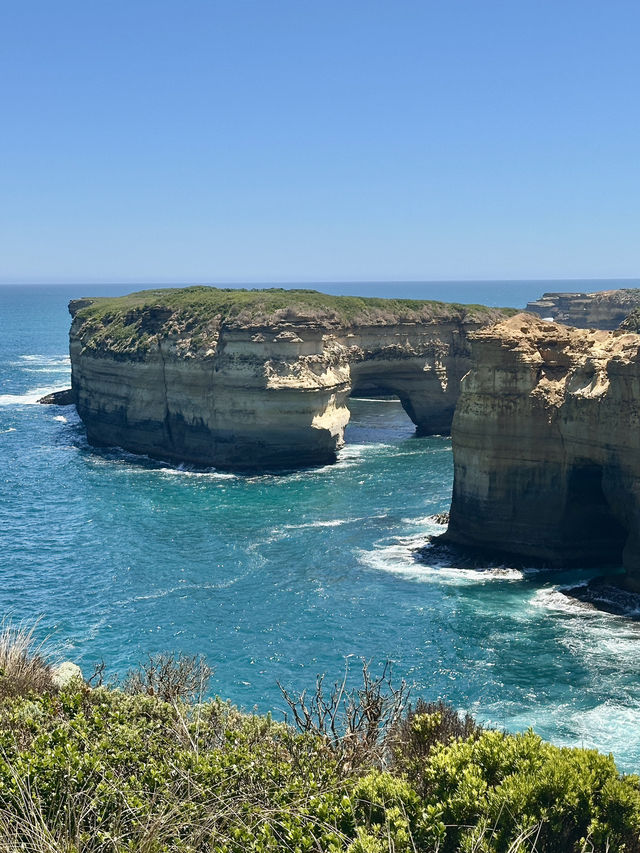 A Breathtaking Drive Along the Great Ocean Road 🌊
