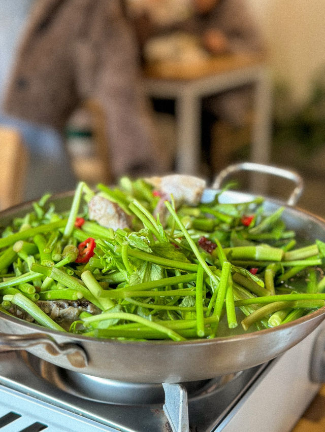 경주 향긋한 미나리 닭전골 맛집