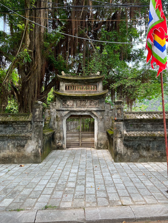 Ancient temple & majestic scenery 