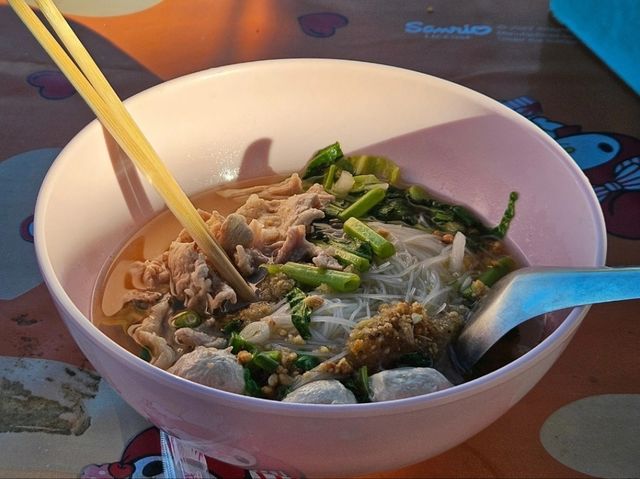 รีวิวร้านก๋วยเตี๋ยวหมูลับ บนสันหลังมังกร🍜