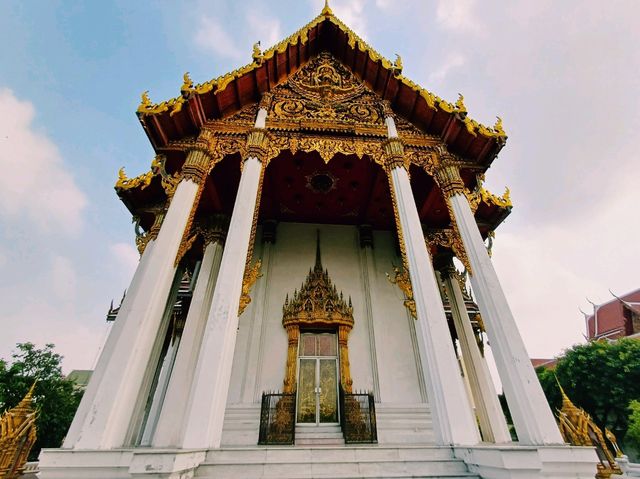 泰國曼谷湄南河畔著名皇家古跡寺廟景點：Wat Ratchaburana Ratchaworawihan 拉嘉布拉那寺，適合拍照📸打卡冥想