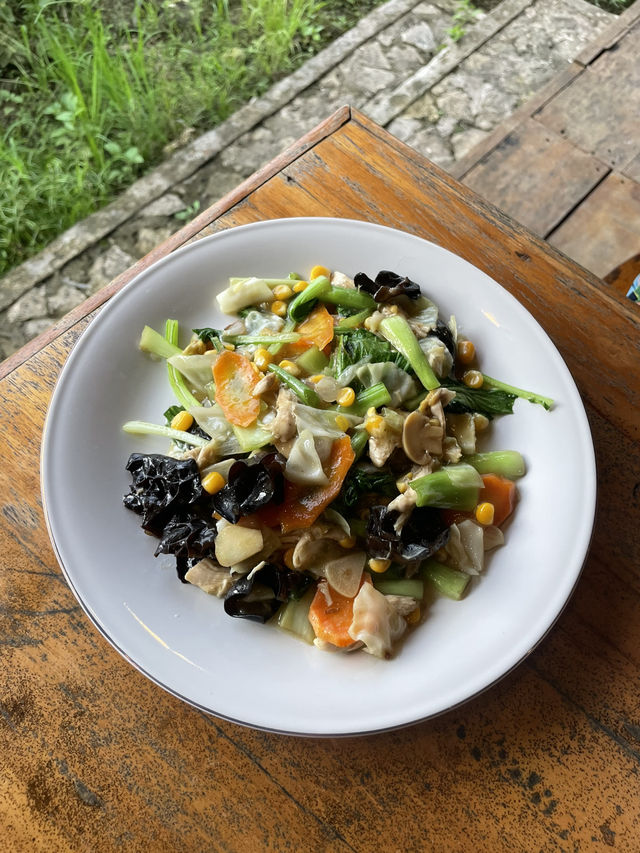 Resto Ne’neru Loko :A Dining Experience You Shouldn’t Miss in Waikabubak 🍽️🌿 