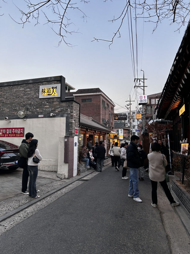 카페 첫만남 주변에서 느낄수 있는 여유로운 분위기🇰🇷