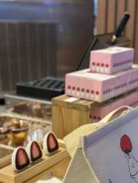 여수의 명물 딸기 모찌와 디저트를 맛보실 수 있는 🍓여수 봉산동 카페투어