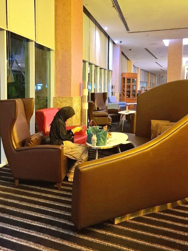 LATE NIGHT UNWIND AT THE LOUNGE, ZENITH HOTEL KUANTAN