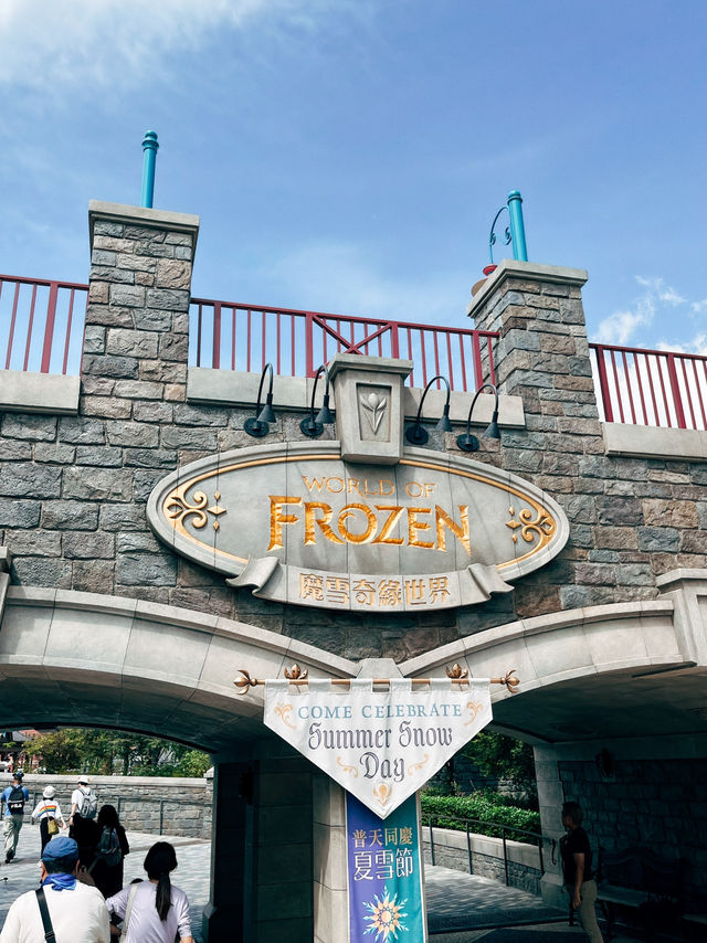 香港迪士尼樂園❄️ 阿德爾港畔餐廳 Golden Crocus Inn