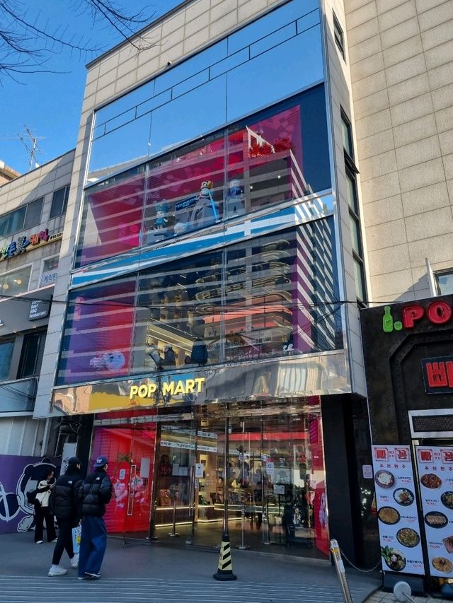 아기자기한 장난감이 있는 팝마트 홍대 플래그십 스토어🏬