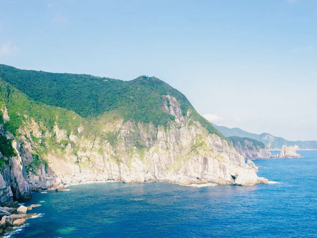 断崖絶壁にそびえる白亜の灯台🏔´-