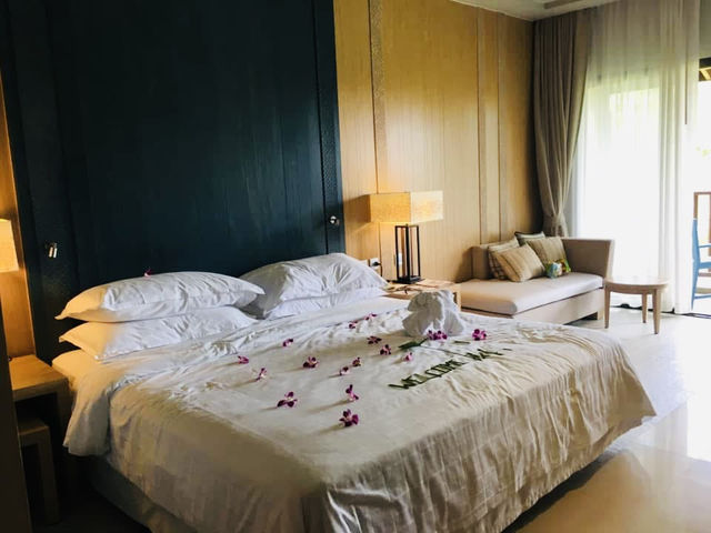 Dusit Thani Krabi Beach Resort ที่พักหรู ติดทะเล