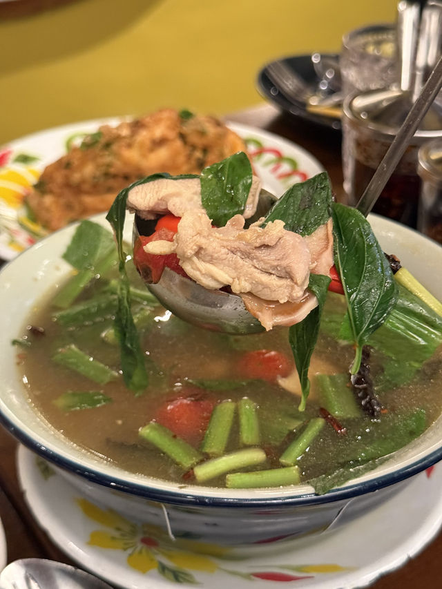 香港上環寶藏泰菜攻略｜泰北咖喱雞濃郁到爆！
