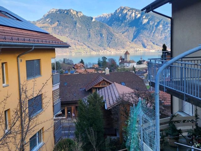 スイスの美しい小都市シュピーツ（Spiez）：トゥーン湖の絶景と水辺の魅力