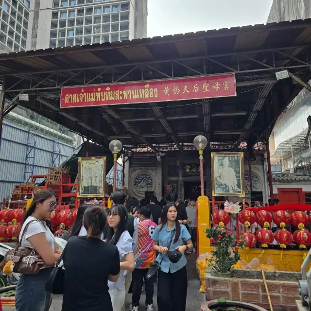 สักการะศาลเจ้าแม่ทับทิม สะพานเหลือง