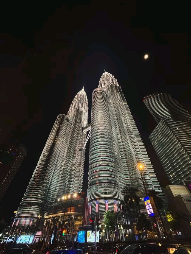 Malaysia’s Shining Jewel: The Twin Towers Experience