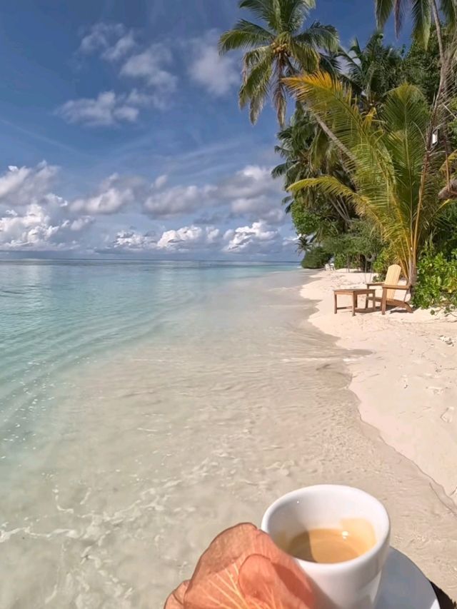 💖 Visiting Romantic Maldives – Love in Every Sunset & Sea Breeze 🌅🏝️