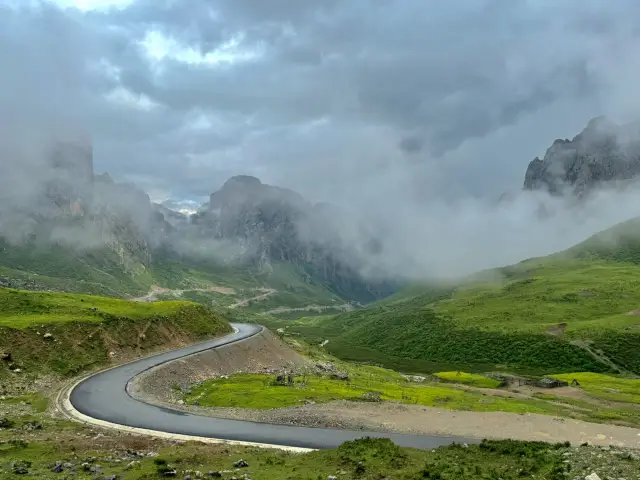 Zhagana – A Hidden Tibetan Village in the Mist