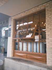 🇰🇷 首爾 英倫風begal專門店 每顆超浮誇但又不失精緻 推薦藍莓口味！🫐