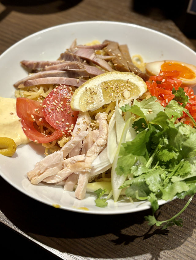 【大阪・日本橋】個性豊かな中華料理が深夜まで楽しめる「スタンド 健康優良不良酒場」