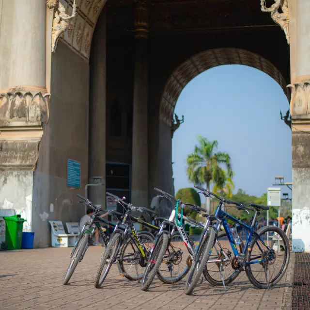 【ลาว】ไฮไลท์การท่องเที่ยวในเวียงจันทน์ "ประตูชัย".