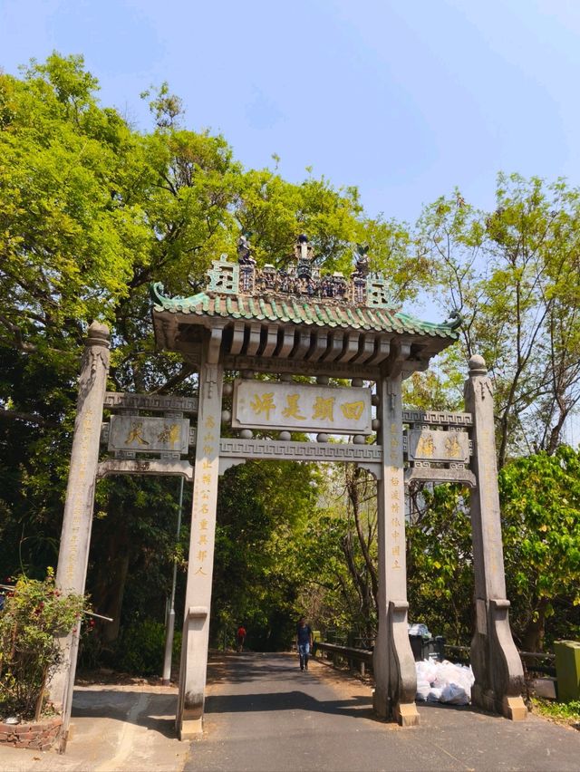 位處半山的百年古代禪院