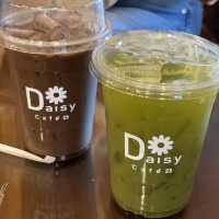 Daisy Cafe คาเฟ่ติดริมถนน บรรยากาศดี 