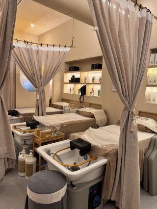 The best way to spend a holiday alone is to enjoy a spa session.
