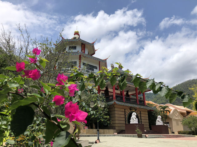 赤色❤️が映える中華系のお寺🛕