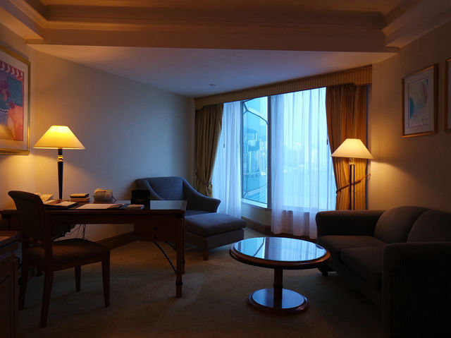 🌉 “창밖엔 빅토리아 하버, 안에는 완벽한 휴식 – Harbour Grand Hong Kong”
