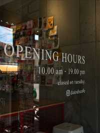 Dakids Cafe คาเฟ่สไตล์ลอฟต์โทนดาร์ก