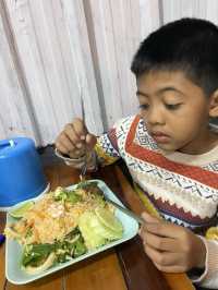 ร้านยำไก่แซ่บก๊ะดา 