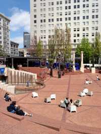 포틀랜드 다운타운 한가운데 위치한 멋진 광장, Pioneer Courthouse Square!