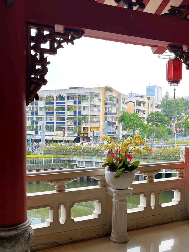 🌸 Phap Hoa Pagoda: A Tranquil Escape in the Heart of Saigon