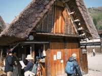 ⛰️ 白川郷・五箇山の合掌造り集落：雪国が育んだ日本の原風景 ❄️🏠