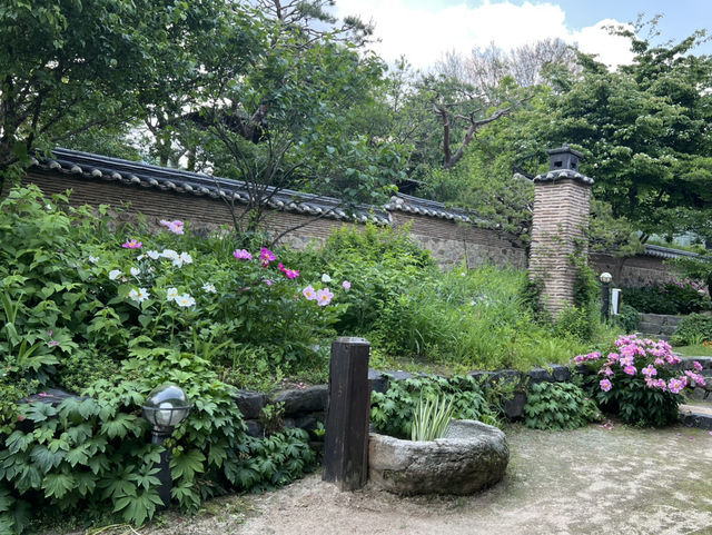 둿마당이 멋스런 한옥카페
