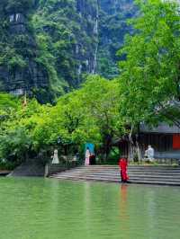 Temples and Caves, The better version of Halong Bay