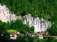 🌿 Lauterbrunnen: A Valley That Whispers in Waterfalls