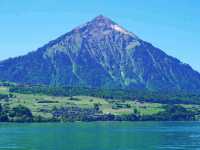 🌊 Lake Thun – A Mirror Between the Alps and the Sky