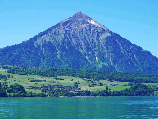 🌊 Lake Thun – A Mirror Between the Alps and the Sky