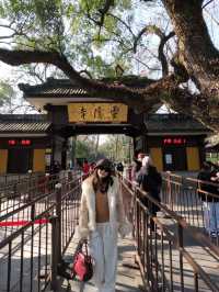 Lingyin Temple in Hangzhou, China 🇨🇳  