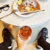 Moderato on the green Cafe