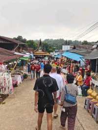 ตักบาตรสะพานมอญ จ.กาญจนบุรี