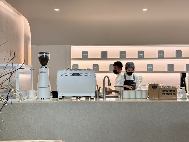 More style than substance at pricey cafe