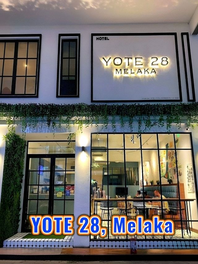 Chic Design, Cozy Vibes, and Adorable Cats – A Perfect Hostel Experience at Melaka! 🐱🐈‍⬛🐈