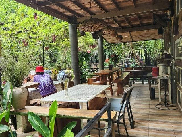 บ้านธารกล่อม (Baan Than Klom)