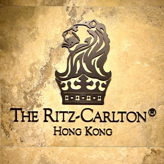 香港麗思卡爾頓酒店-環球貿易廣場頂端，傲踞維港之巔