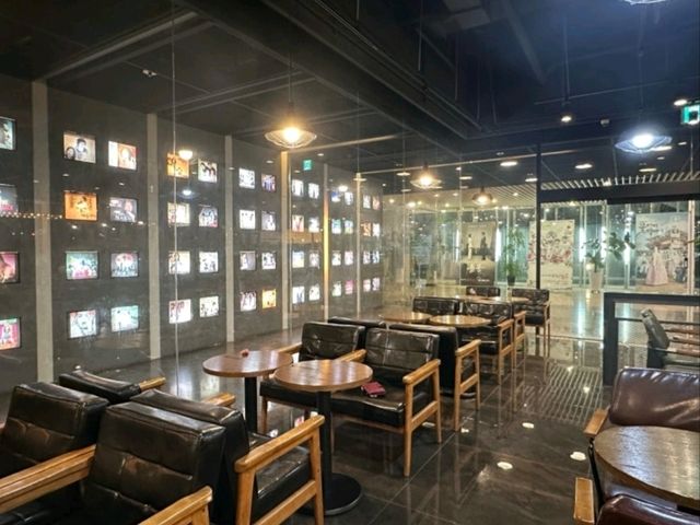 韓国/DMC★勉強や作業にピッタリ、カクテルメニューもある広々空間が魅力のカフェ！
