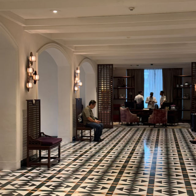 🇸🇬🏨 InterContinental Singapore: Elegant White Retro Charm in the City Center