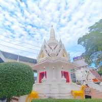 สักการะศาลหลักเมืองนนทบุรี